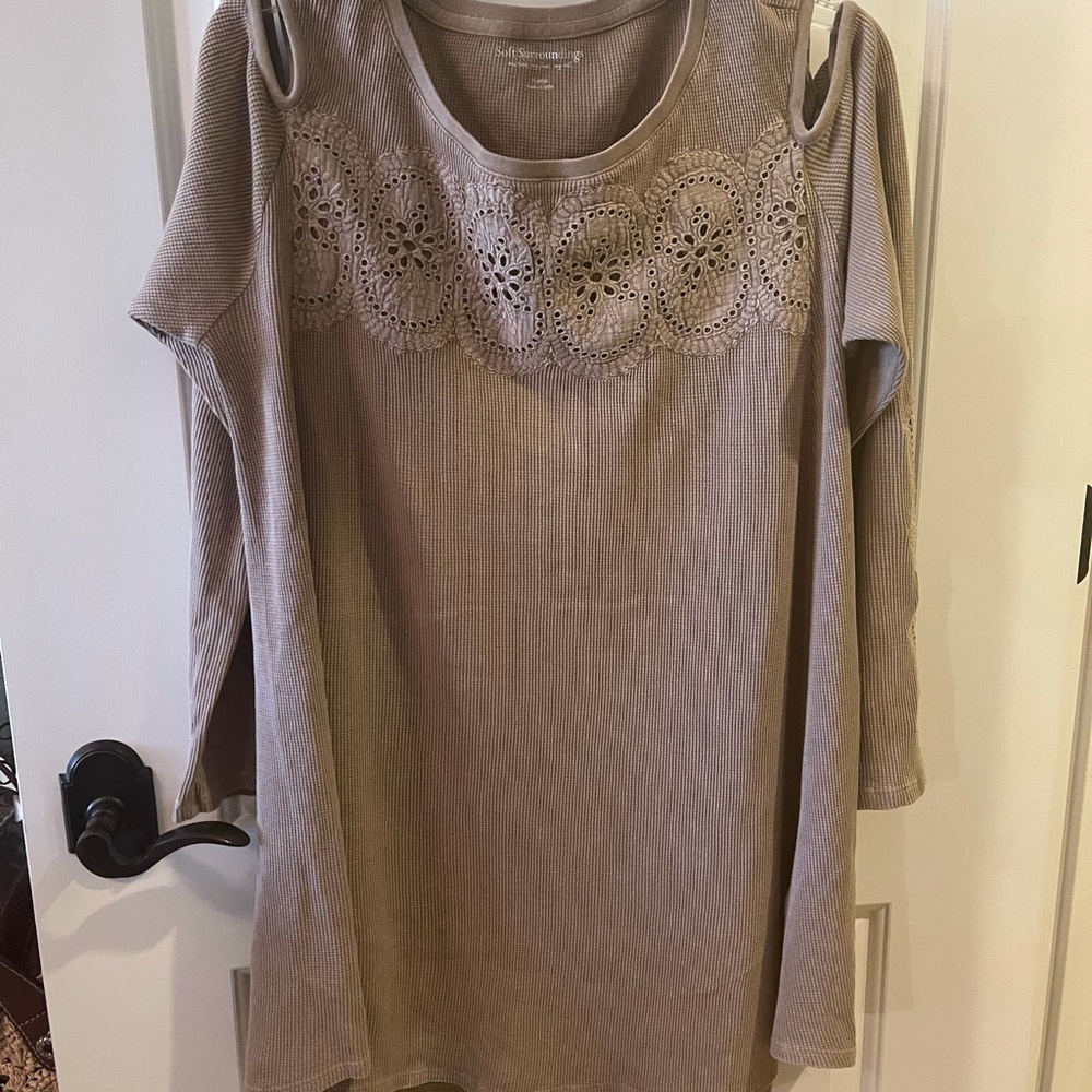 Soft Surrounding Cold Shoulder Size XL NWOT
